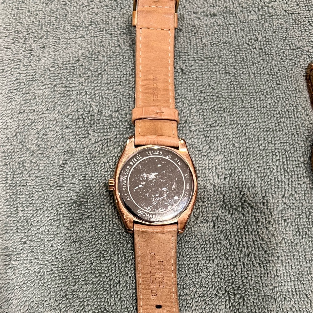 Michael Kors Tan Leather Watch - Picture 5 of 7
